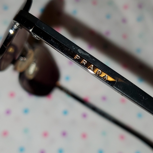 Prada - Picture 3 of 7